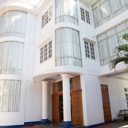 Majesty Hotel Yangon Exterior foto