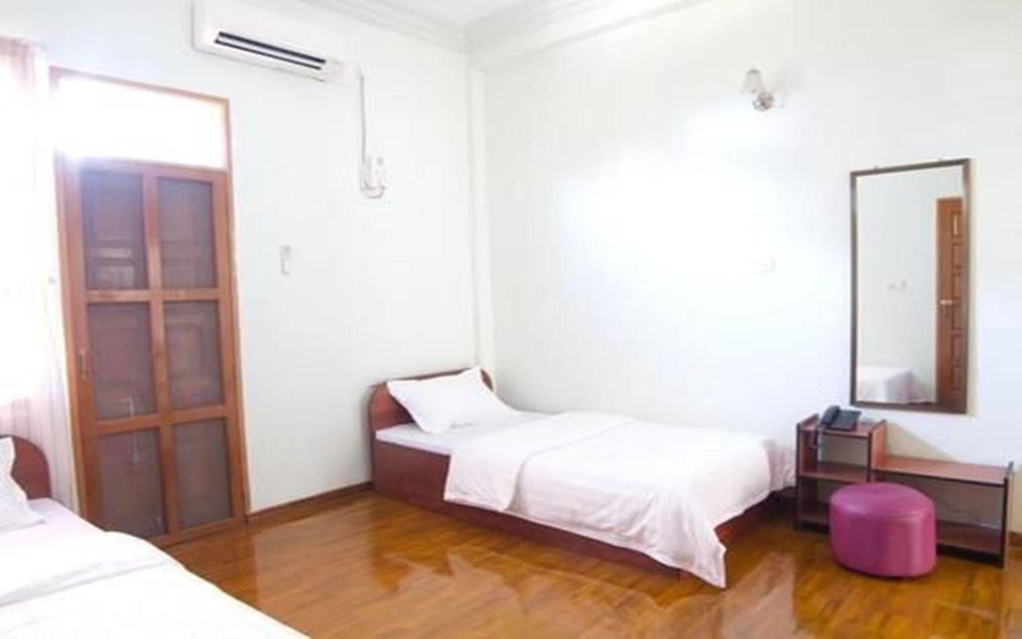 Majesty Hotel Yangon Exterior foto